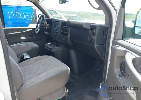 2015 Chevrolet Express 2500 Work Van z USA, uszkodzony, nr VIN 1GCWGFCF8F1151003